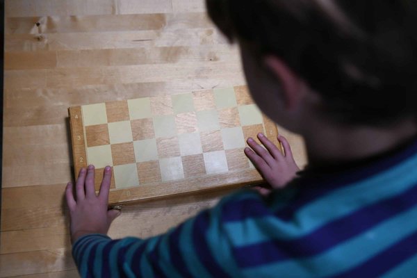 Quelles sont les meilleures pratiques pour enseigner les échecs aux enfants de manière ludique?
