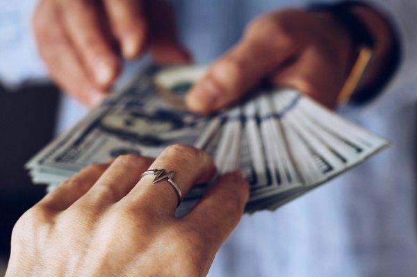 Pourquoi investir dans un distributeur automatique en 2023